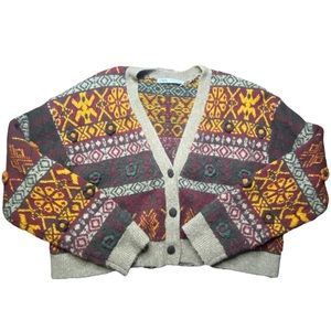 🥮 CROP/WAIST LENGTH CARDIGAN WITH FLOWER APPLIQUÉS | Red multi | Size M-L